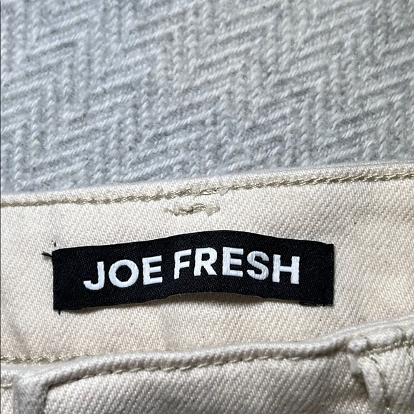 Joe Fresh Women's Cream Cuffed Denim Shorts.  Size 25 - Picture 2 of 9